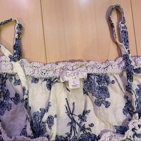 Macys Cold shoulder floral lace top - Picture 3 of 4